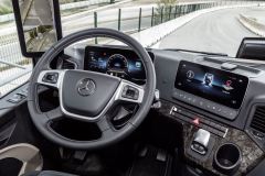 2020-03-02-20_31_07-Oesterreich-Premiere-des-neuen-Mercedes-Benz-Actros-und-Arocs-_-Baufahrzeuge-_-Fa